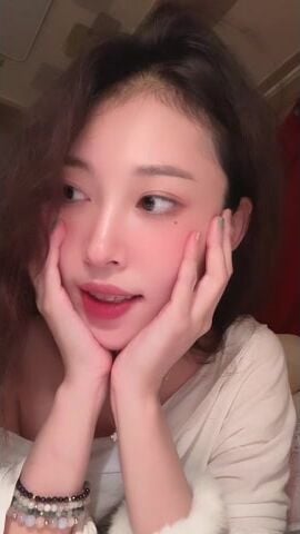 E Gái Xinh Douyin, Lộ Lông lồn trên Live tream Tiktok hot
